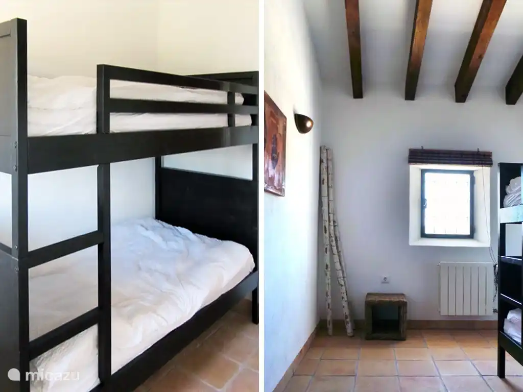 Obergeschoss: Schlafzimmer (2) mit Klimaanlage und Etagen 90x 200cm.