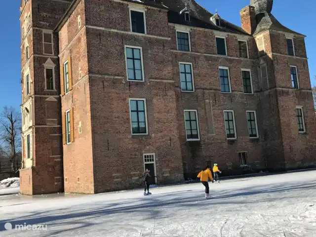 La martre des arbres | Pays-Bas, Gueldre, Emst (Epe) - chalet Patin à glace au château de Cannenburgh ??