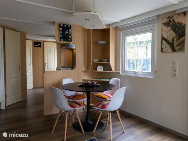 La martre des arbres | Pays-Bas, Gueldre, Emst (Epe) - chalet Notre salle à manger lumineuse et confortable.