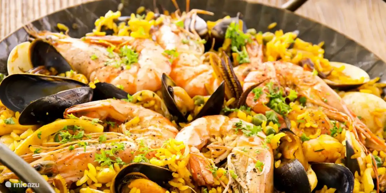 Vous pouvez manger une délicieuse paella dans de nombreux endroits