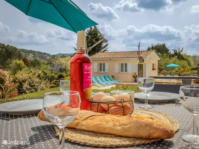 Raphaëlle | France, Dordogne, Muguet - maison de vacances Mettre la table