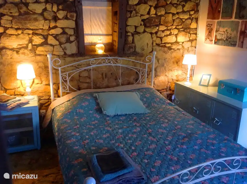 Kinder slaapkamer: een twijfelaar in de kleine (afsluitbare) kinderslaapkamer van Le Jardin en daarnaast is er een 1-persoons bed.