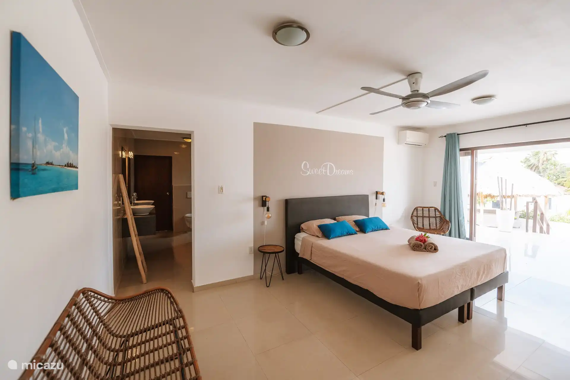 Chambre principale et salle de bain