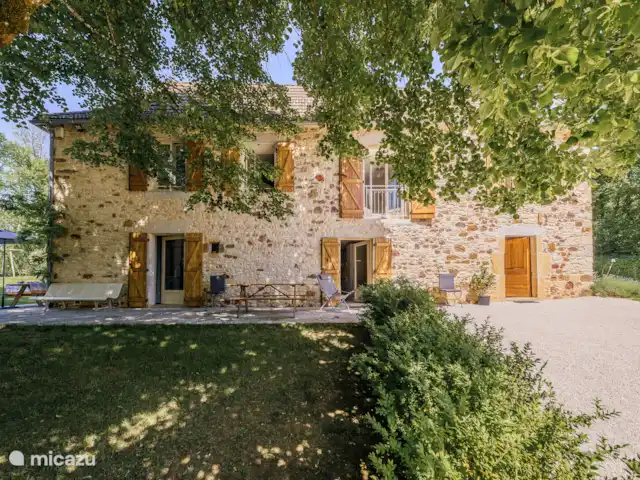 Casalle | France, Lot, Montcléra - maison de vacances Trouvez toujours une place au soleil ou à l’ombre