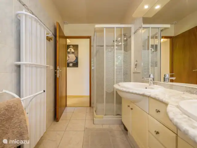 Casalle | France, Lot, Montcléra - maison de vacances Salle de Bains