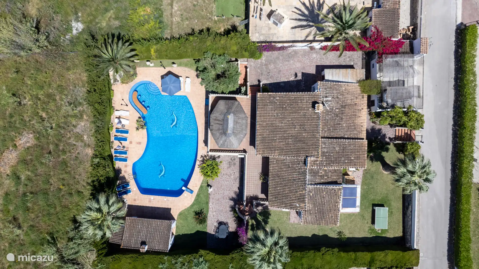 Alles op één plek: een prachtige villa, groot privézwembad, groene tuin en speelmogelijkheden. Jouw ideale vakantieverblijf in Javea!