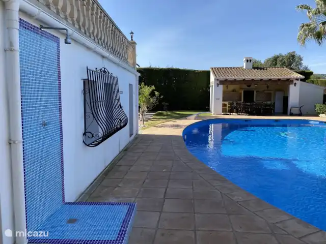 Villa Niña en España, Costa Blanca, Jávea - casa vacacional Piscina, ducha exterior y cocina de verano