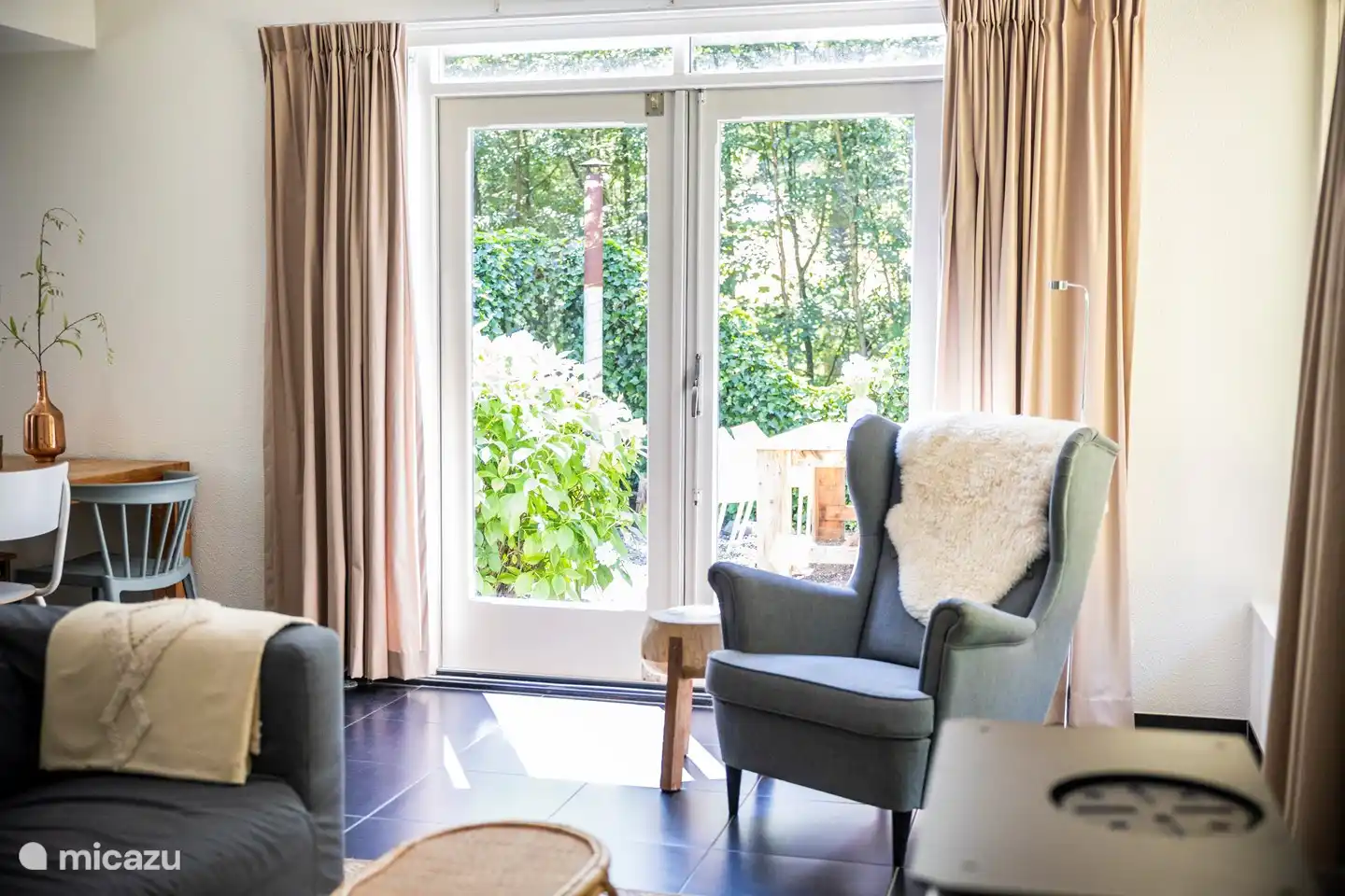 Französische Türen zur Terrasse.