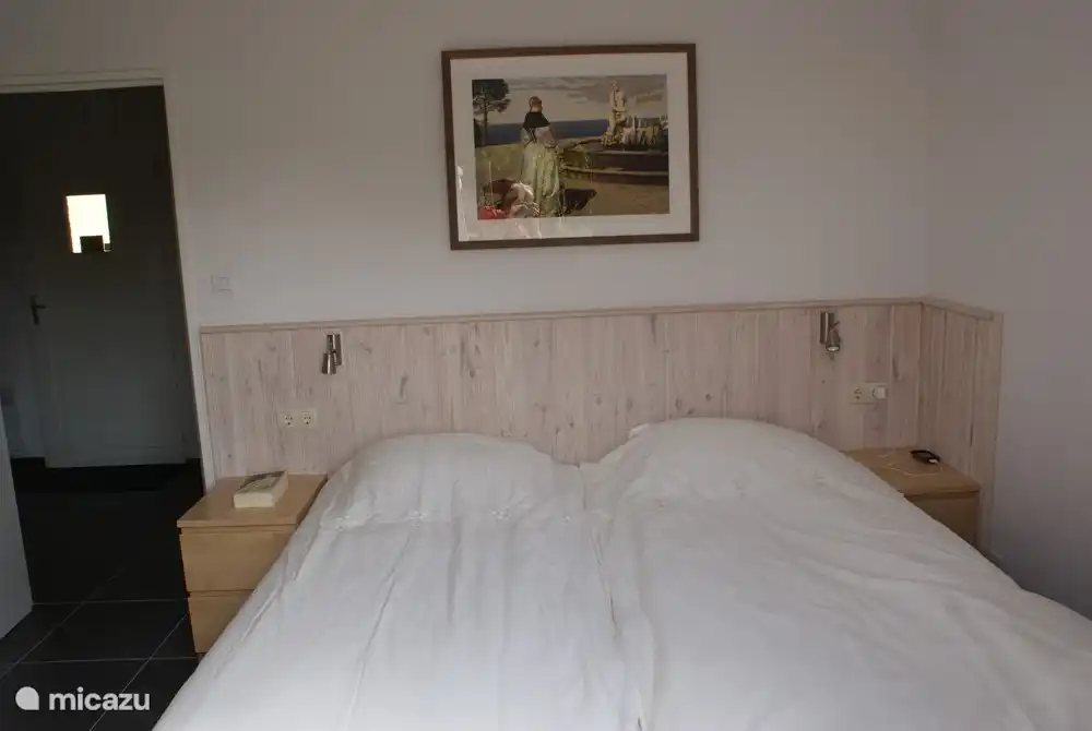 Erdgeschoss Schlafzimmer mit 2 Boxspring betten 90x200 cm