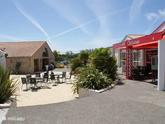 Villa individuelle 8 p piscine | France, Vendée, Château-d'Olonne - villa La Cabane pour pain frais, croissants, glaces, pizza et frites.