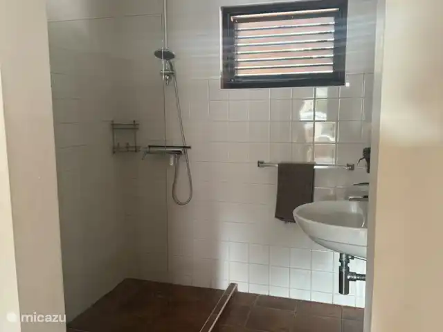 Villa Coral Curazao en Curazao, Bandabou (oeste), Coral Estate, Rif St.Marie - villa Baño perteneciente al dormitorio 2 planta baja