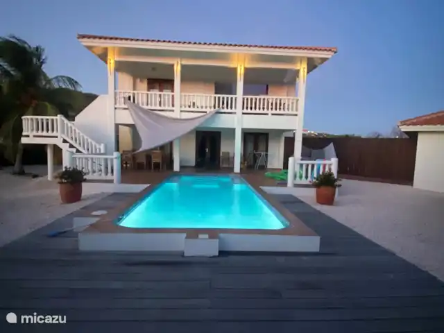Villa Coral Curazao en Curazao, Bandabou (oeste), Coral Estate, Rif St.Marie - villa La piscina está iluminada