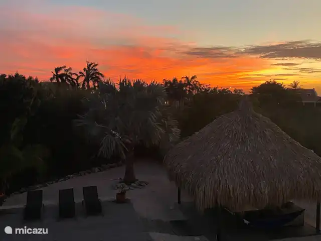 Villa Coral Curazao en Curazao, Bandabou (oeste), Coral Estate, Rif St.Marie - villa Disfruta de una fantástica noche de espectáculo rojo casi todas las noches