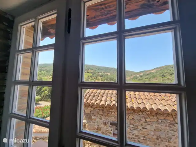 Hameau des Claudins nr 15 le Plan en Francia, Costa Azul, Le Plan-de-la-Tour - casa vacacional Vistas a la montaña desde el dormitorio