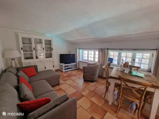 Hameau des Claudins nr 15 le Plan en Francia, Costa Azul, Le Plan-de-la-Tour - casa vacacional Acogedora sala de estar con sofá cama