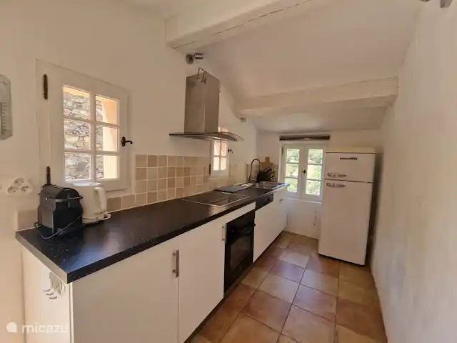 Hameau des Claudins nr 15 le Plan en Francia, Costa Azul, Le Plan-de-la-Tour - casa vacacional Cocina completa