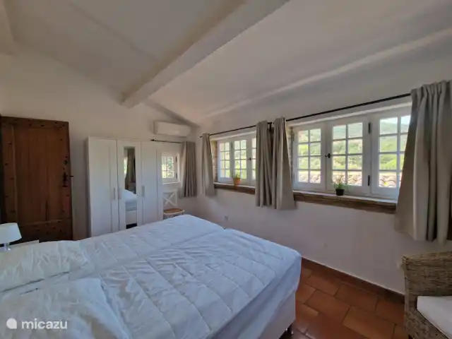 Hameau des Claudins nr 15 le Plan en Francia, Costa Azul, Le Plan-de-la-Tour - casa vacacional Dormitorio doble con closet