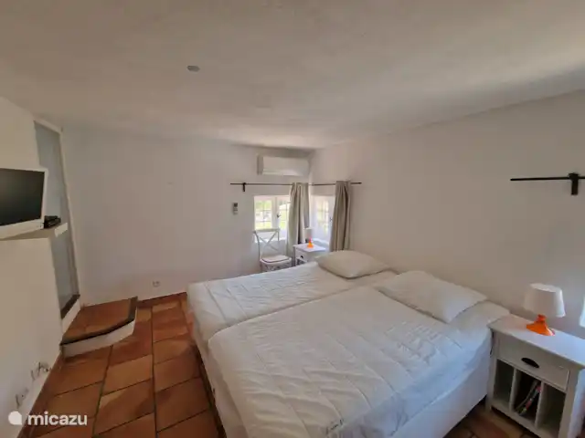 Hameau des Claudins nr 15 le Plan en Francia, Costa Azul, Le Plan-de-la-Tour - casa vacacional Habitación doble con TV