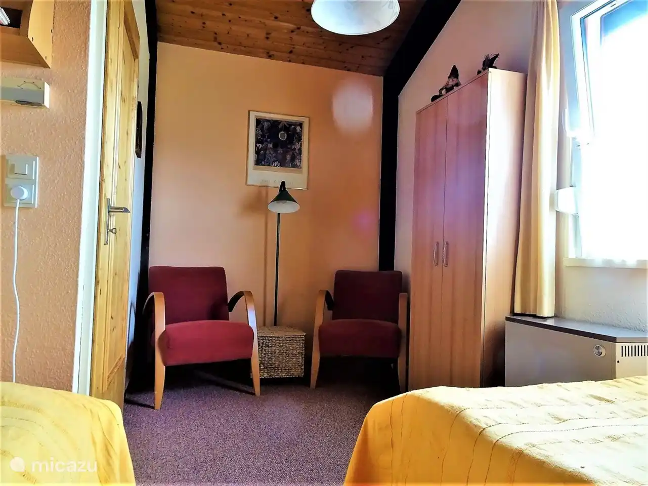 Schlafzimmer mit Sitzecke