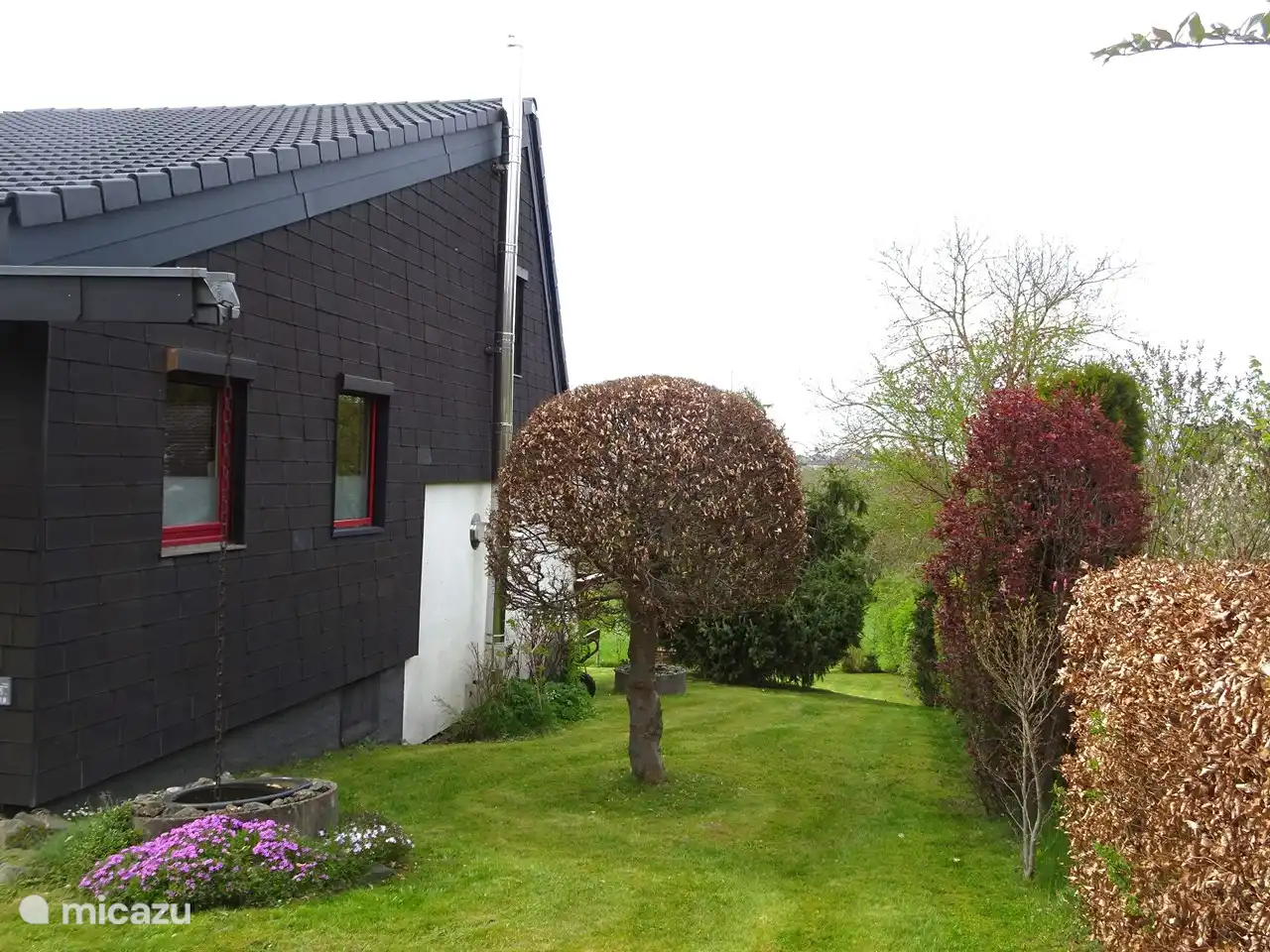 Platz rund um das Haus