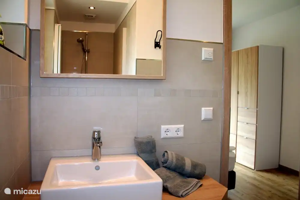 Ba&#241;o 2 (planta baja)