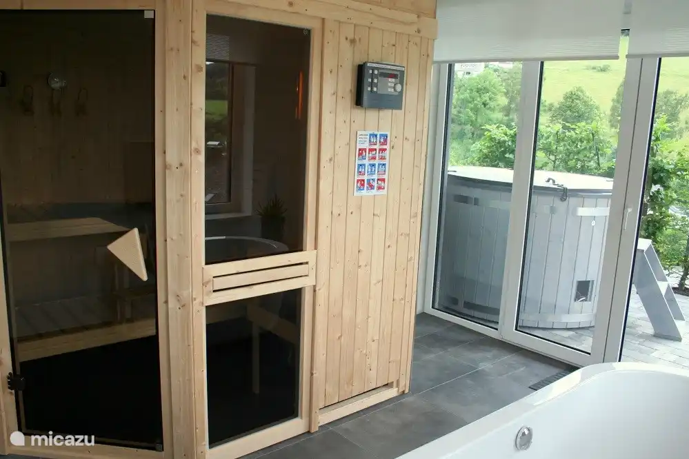 Ba&#241;o 3 (planta baja con sauna y acceso a jard&#237;n)