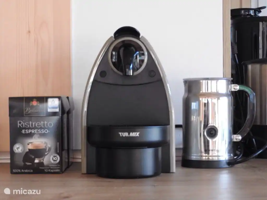 Nespresso-Kaffeemaschine für Nespresso-Tassen und Milchaufschäumer