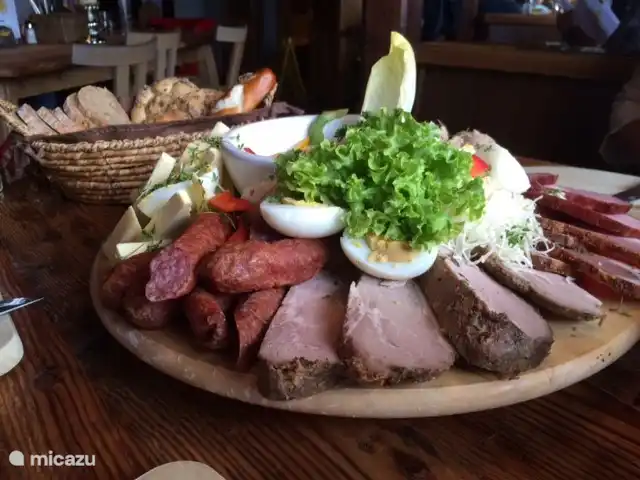 Brettljause auf dem Berg 2000m in der Turracher Höhe