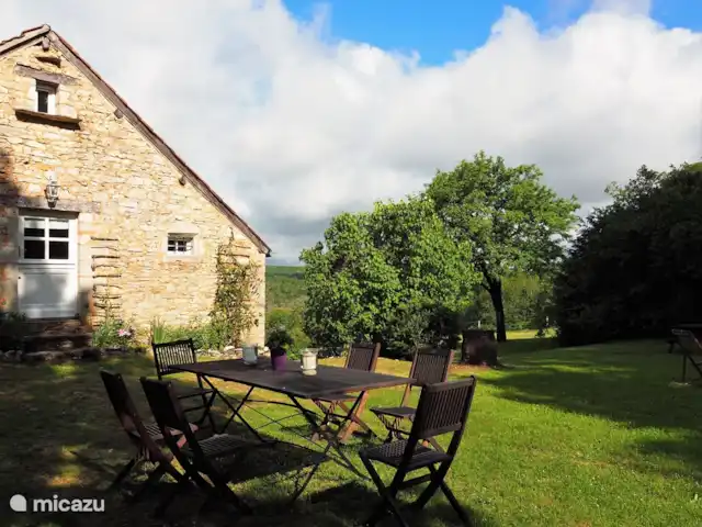 La Pigeonnière 5 | France, Dordogne, Martel - maison de vacances Table à manger avec chaises dans le jardin