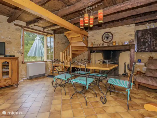 Sagelat en Francia, Dordoña, Belvès - casa vacacional Mesa de comedor