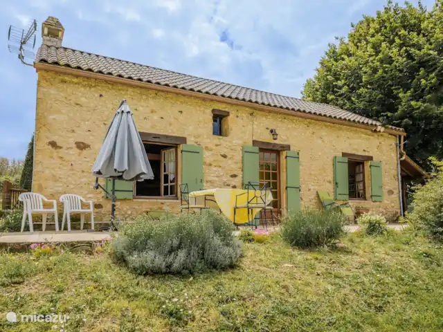 Sagelat en Francia, Dordoña, Belvès - casa vacacional Casa y jardín