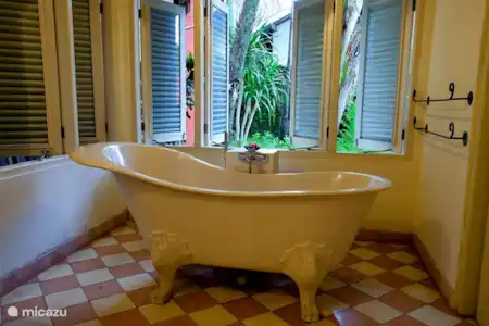 unieke badkuip villa pondok terra villa pearl in yogyakarta java huren unieke badkuip villa pondok terra villa pearl in yogyakarta java huren