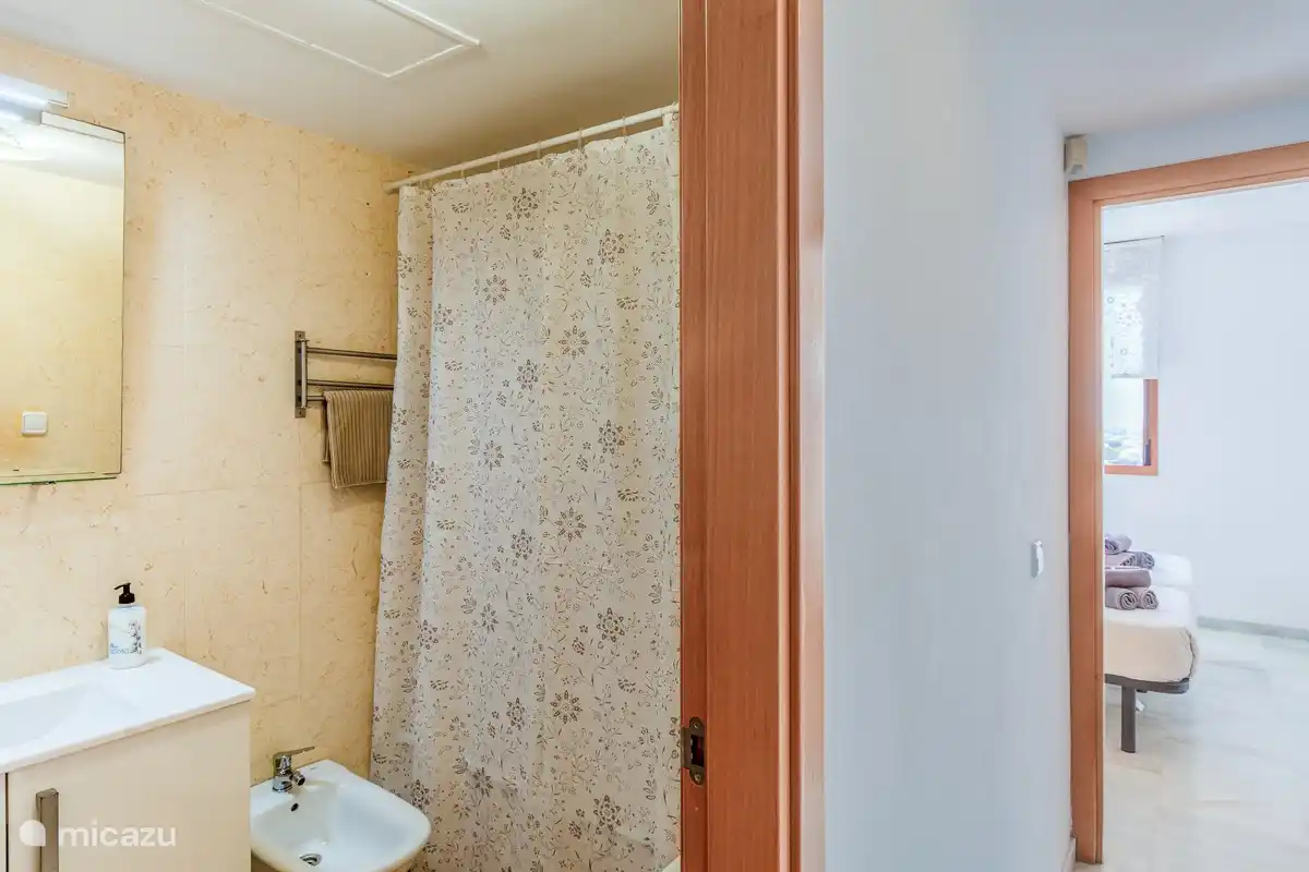 Bathroom apartment with bath