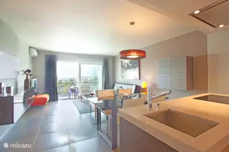 Vakantiehuis Spanje, Costa del Sol, Mijas Costa appartement Modern apartment met fraai zeezicht Woonkamer