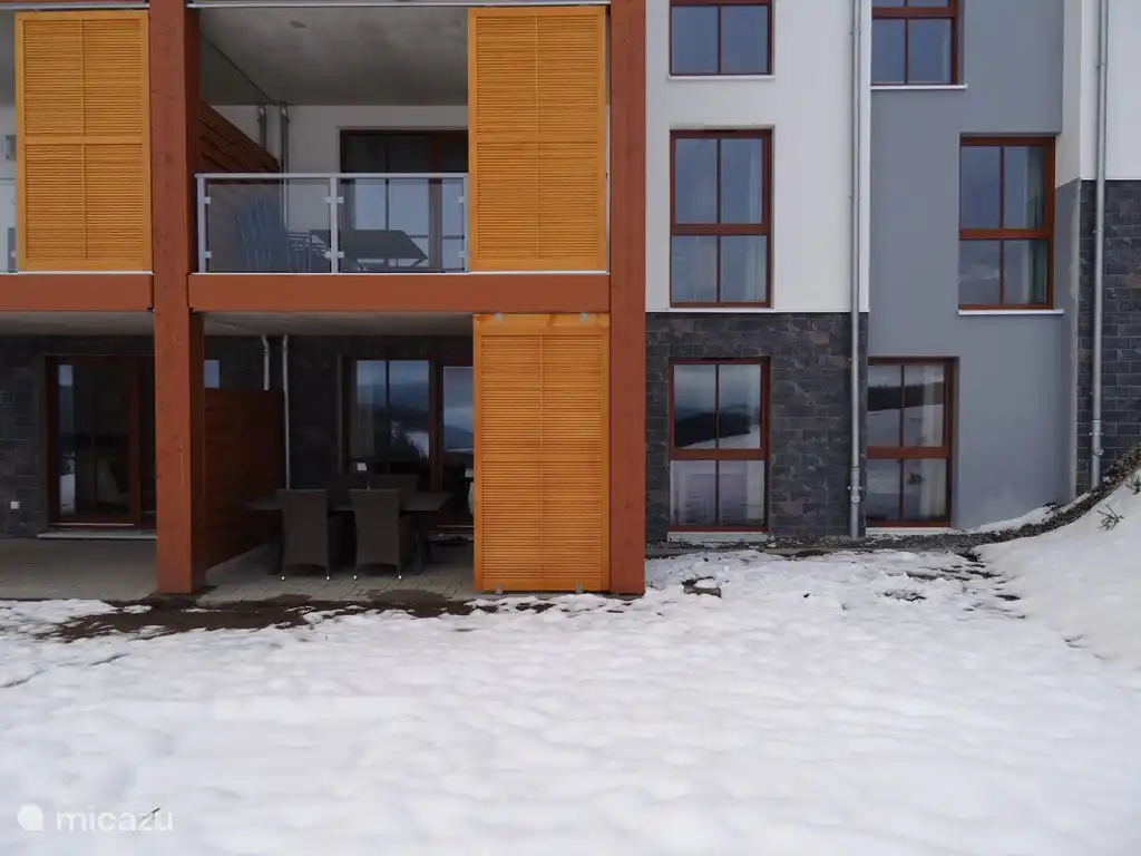 Apartment across the entire width. On the right (light gray color) is the bedroom.