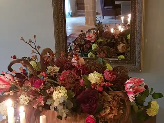 landhuis / kasteel huren in Frankrijk, Corrèze, Ayen – Abdij detail eetzaal