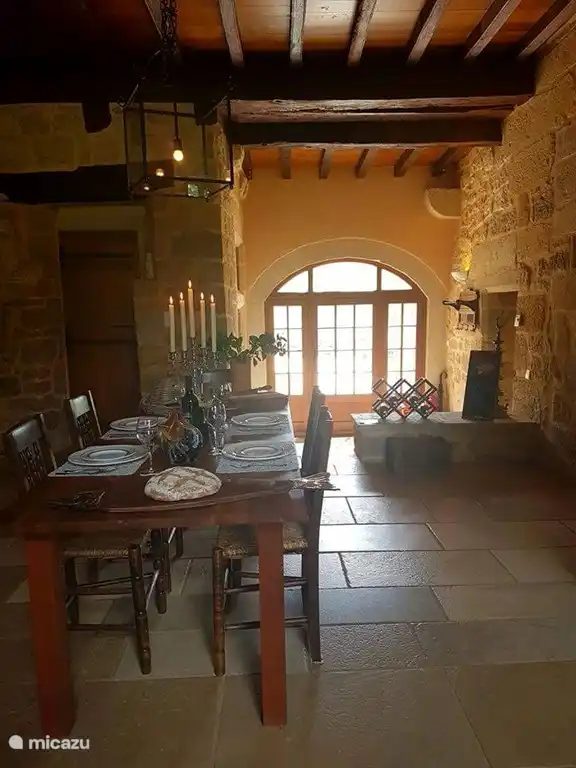 Umfangreiche Einbauküche.