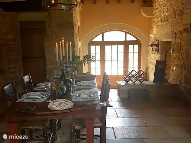 landhuis / kasteel huren in Frankrijk, Corrèze, Ayen – Abdij Uitgebreide ingerichte keuken.