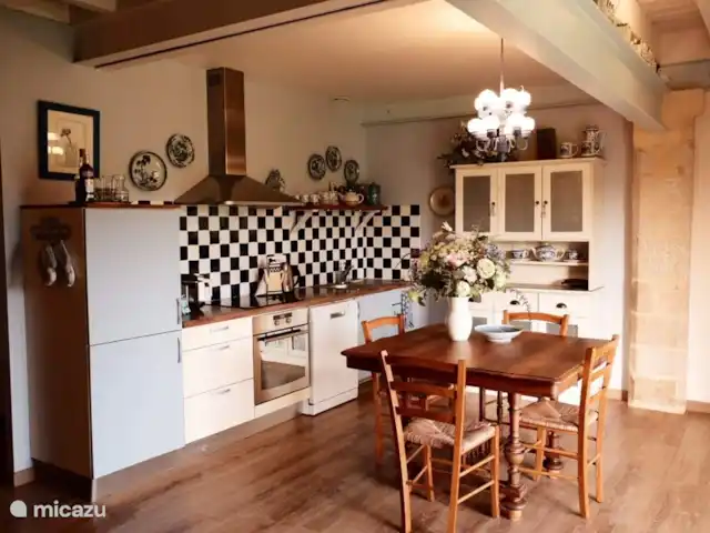 landhuis / kasteel huren in Frankrijk, Corrèze, Ayen – Abdij Extra keuken in het gastenverblijf