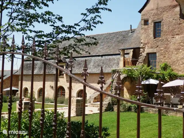 landhuis / kasteel huren in Frankrijk, Corrèze, Ayen – Abdij Entree