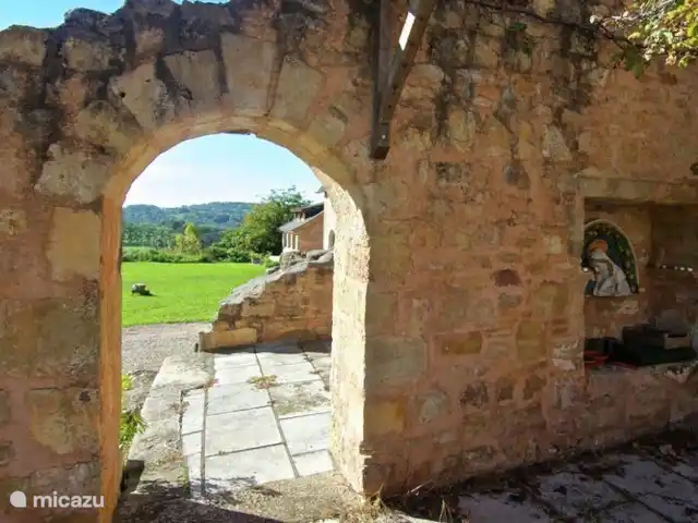 landhuis / kasteel huren in Frankrijk, Corrèze, Ayen – Abdij Uitzicht terras