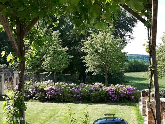 landhuis / kasteel huren in Frankrijk, Corrèze, Ayen – Abdij BBQ op het terras
