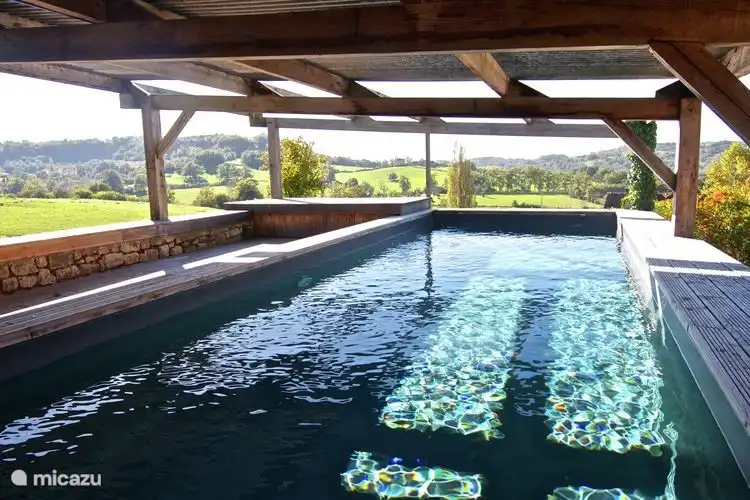 Beheiztem Salzwasser-Schwimmbad