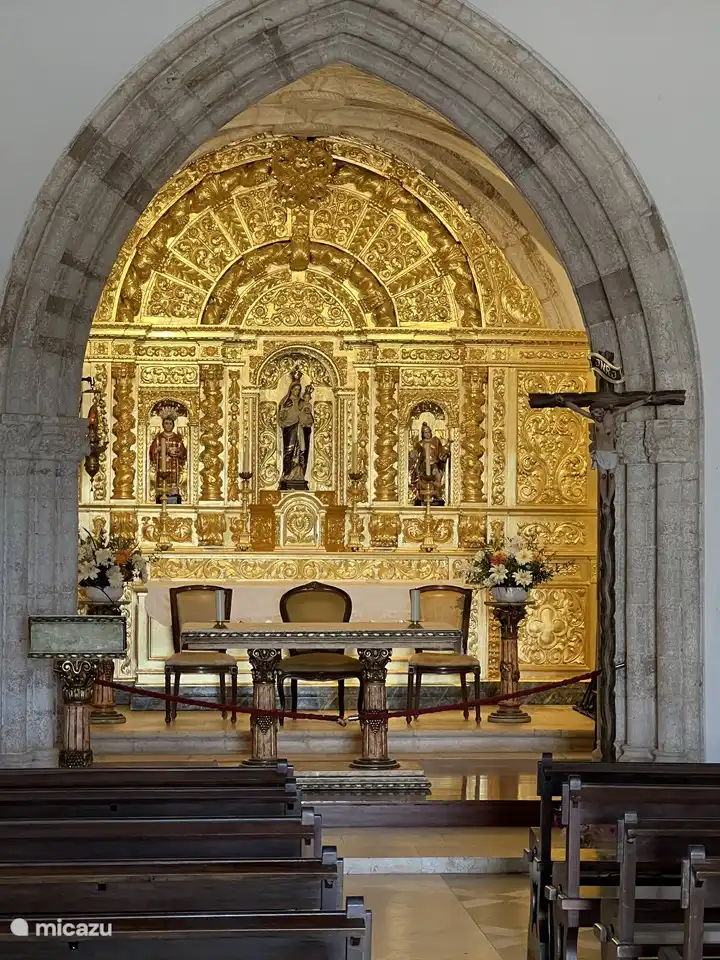 Interieur kerk van Luz