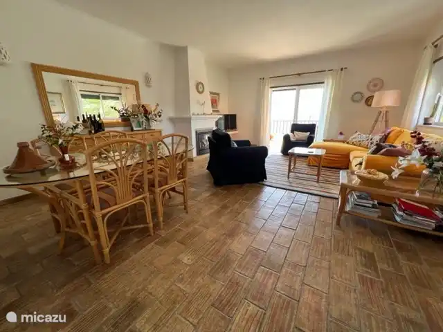 Woonkamer vanuit de hal