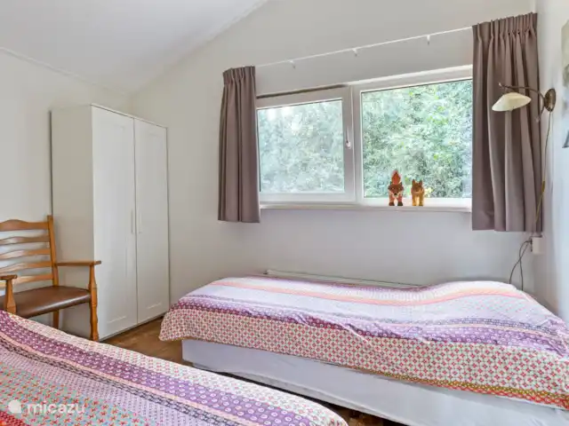 el martín pescador en Países Bajos, Güeldres, Winterswijk - bungaló el 2º dormitorio. con buena cama individual 2, armario y lavadora