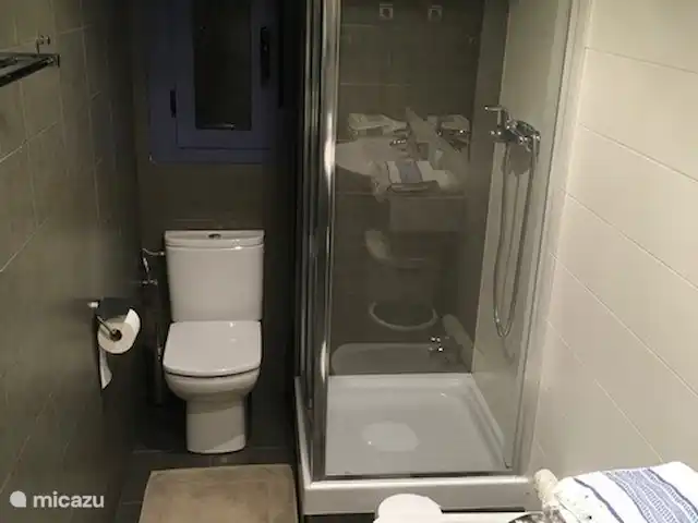 Auguste | Espagne, Costa Dorada, Cambrils - penthouse Deuxième salle de bain avec douche.