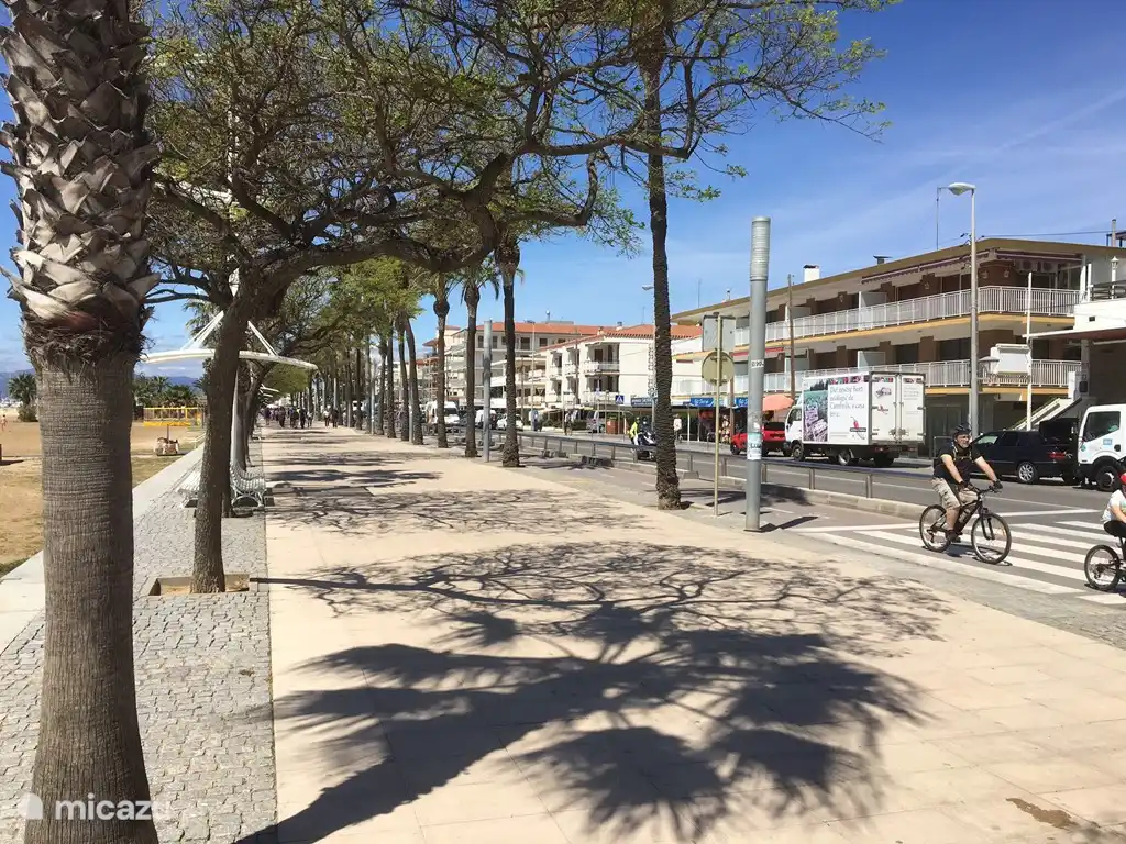 promenade along the sea direction Cambrils.