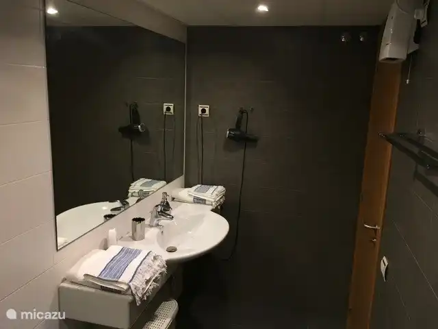 Auguste | Espagne, Costa Dorada, Cambrils - penthouse Deuxième salle de bain avec douche.