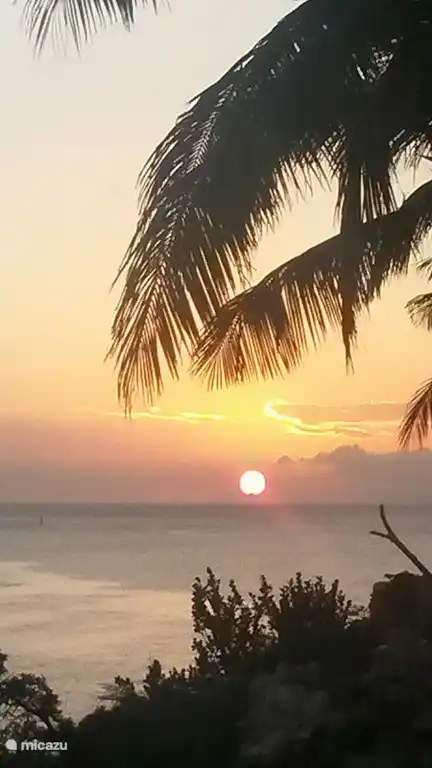 Coucher de soleil sur la plage de Lagun.